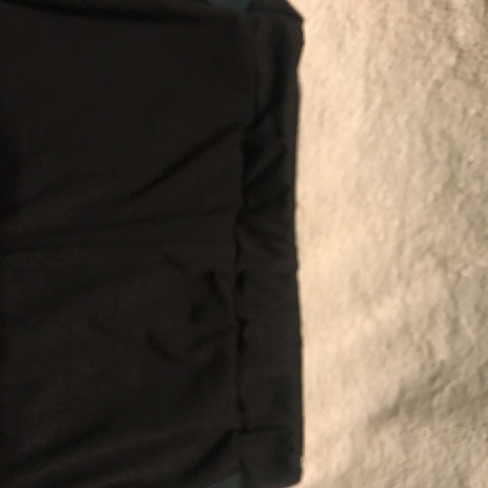 ❌👑✅PRICE FIRM✅ Black Fashion Crop Top and Short Set. NWOT - Picture 4 of 8